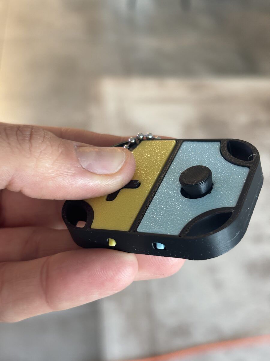 Clitendo | Retro Gamepad Keychain Fidget – No Clicker Needed