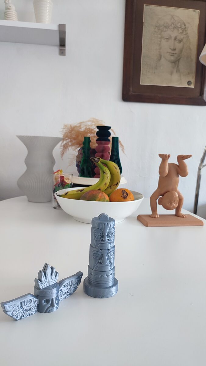 Totem Card & Photo Display