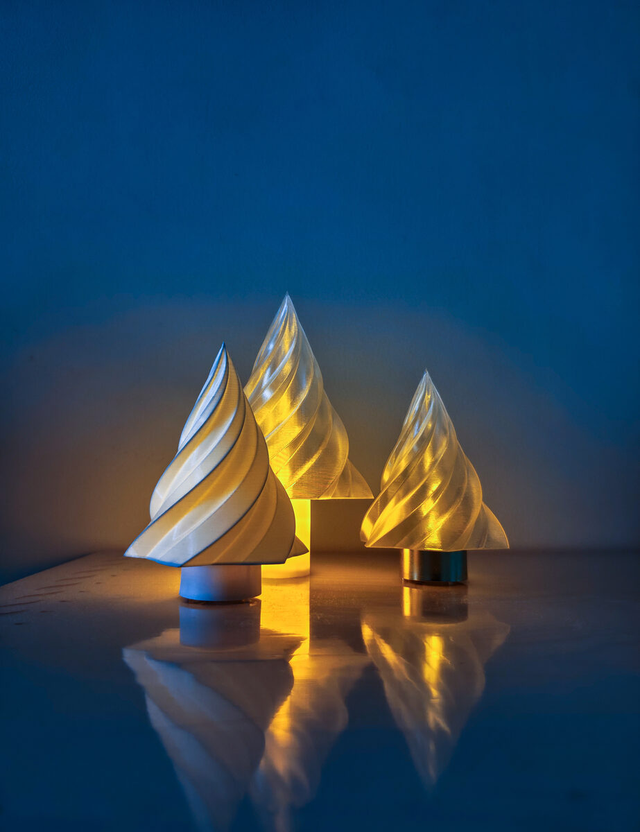 Kiki – Candlelit Christmas Tree