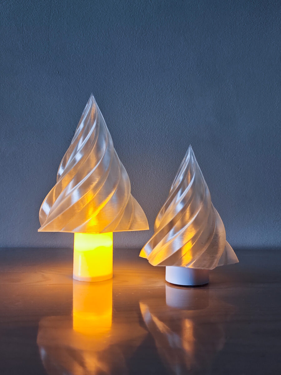 Kiki – Candlelit Christmas Tree