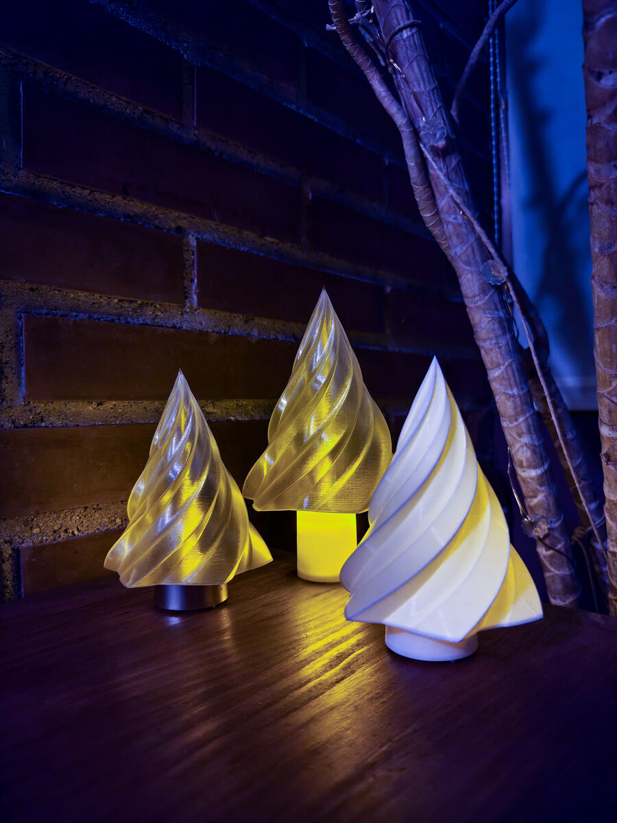 Kiki – Candlelit Christmas Tree