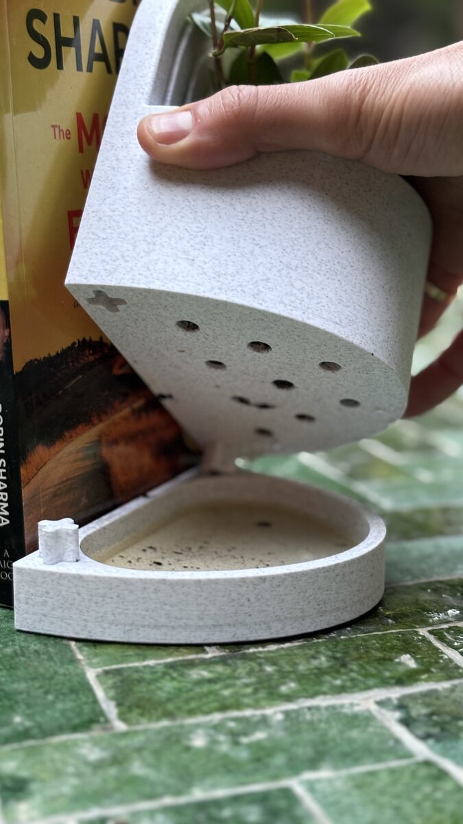 Bookend Planter With Water Reservoir