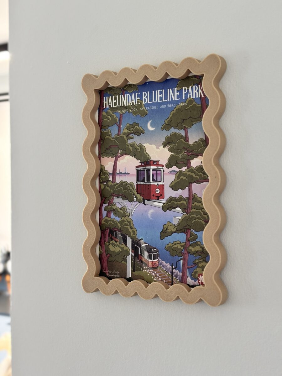Snaplet | A Support-free Frame For A6 & 4x6” Postcards