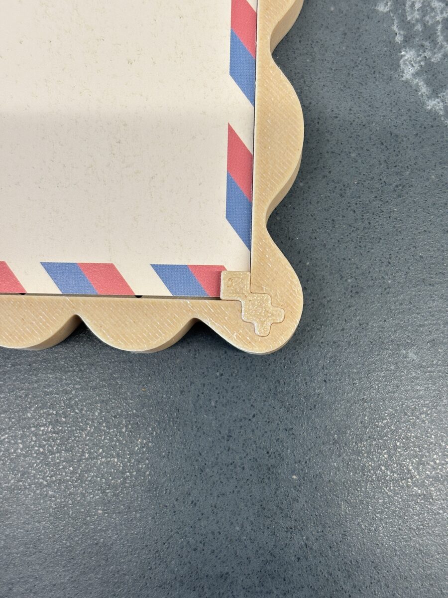 Snaplet | A Support-free Frame For A6 & 4x6” Postcards