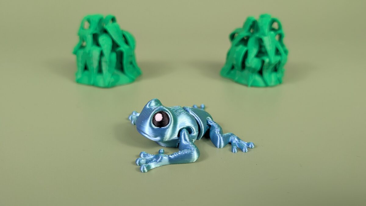 Poison Dart Frog - Articulated Keychain Figure