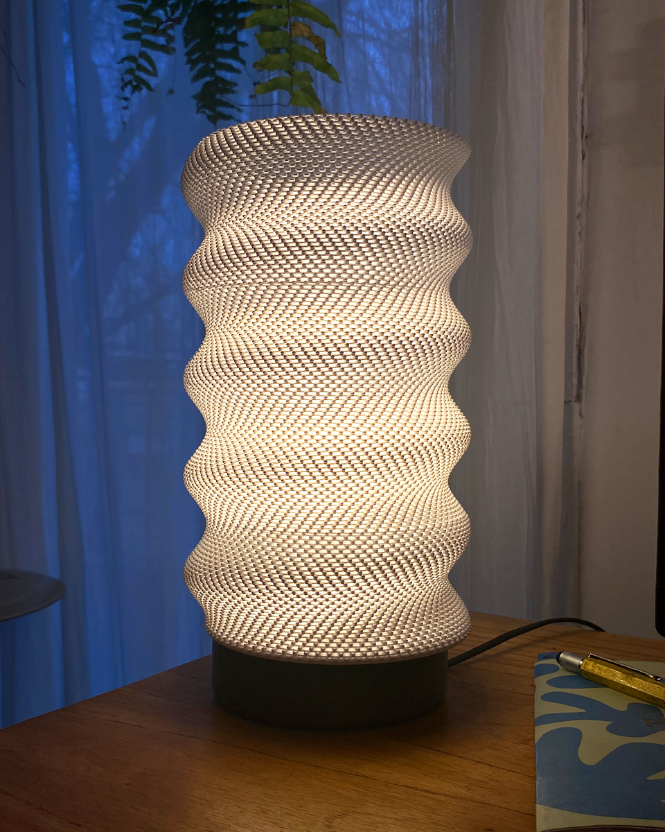 Springy Adaptive Lampshade
