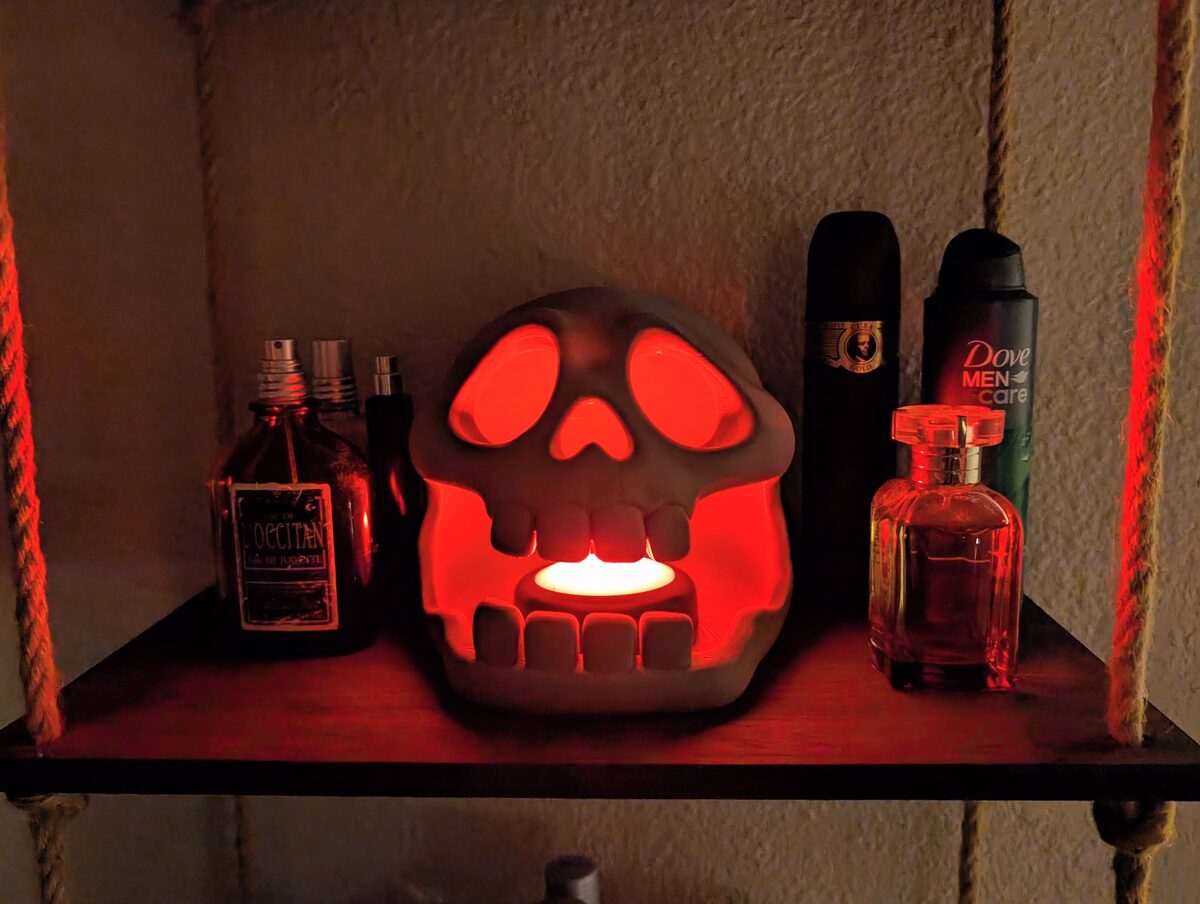 Skull Cave - Dark Decor & Storage