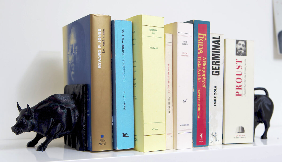 Bull Bookend