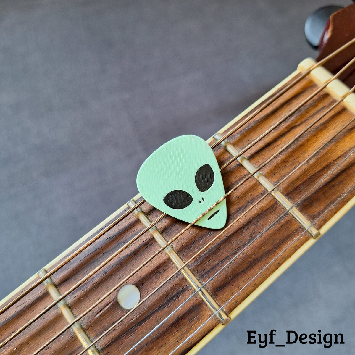 Guitar Pick - Alien