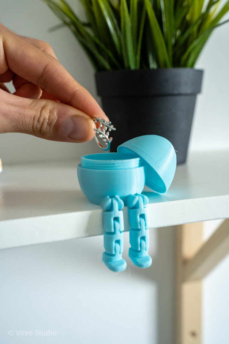 Fleggy | Flexi Egg Buddy - Easter Egg With Storage