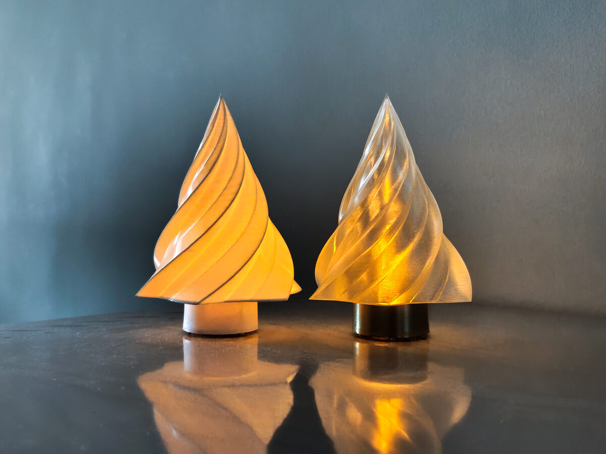 Kiki – Candlelit Christmas Tree