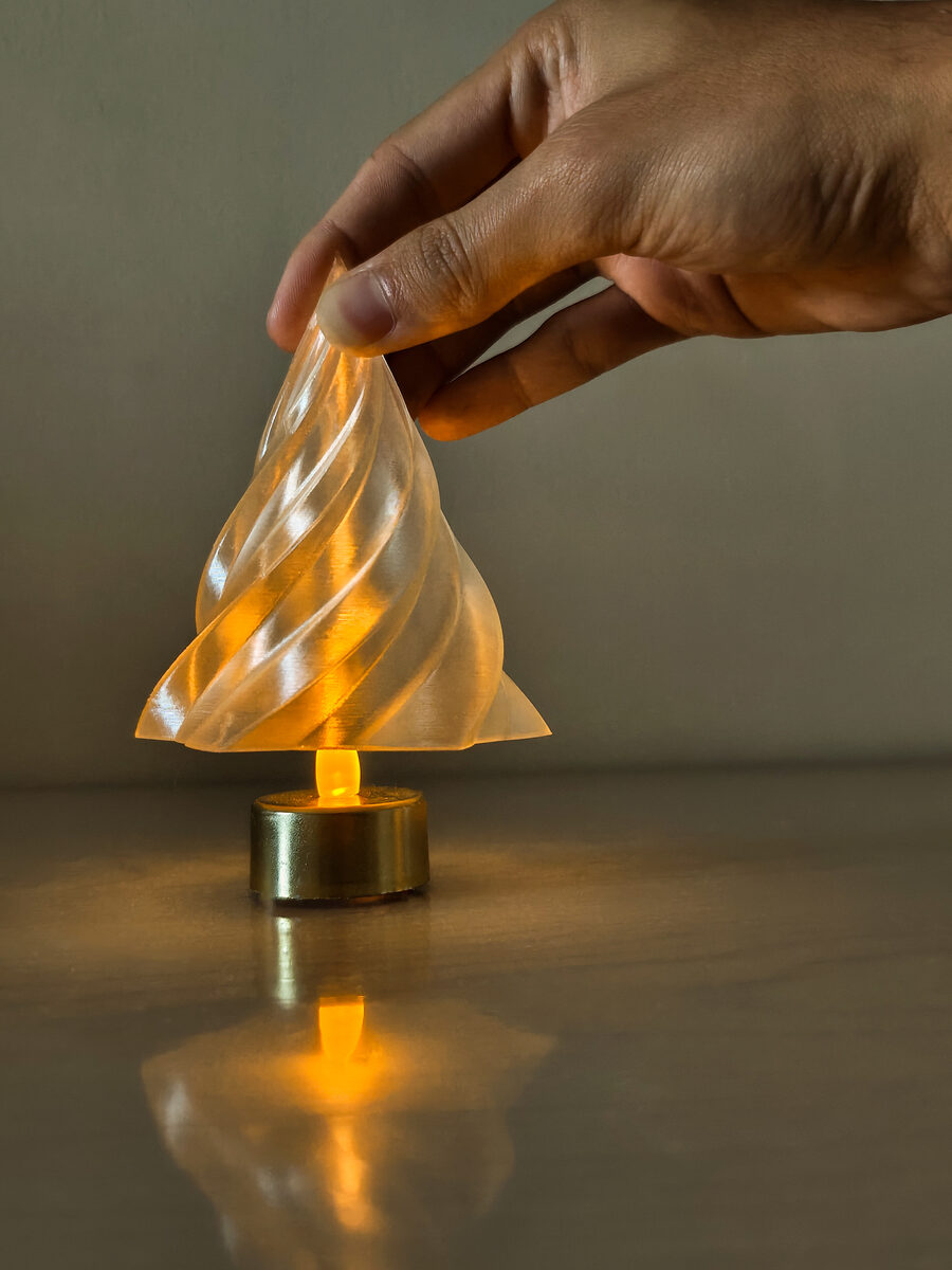 Kiki – Candlelit Christmas Tree
