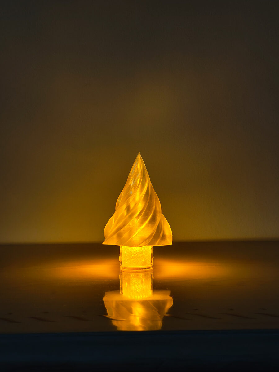 Kiki – Candlelit Christmas Tree