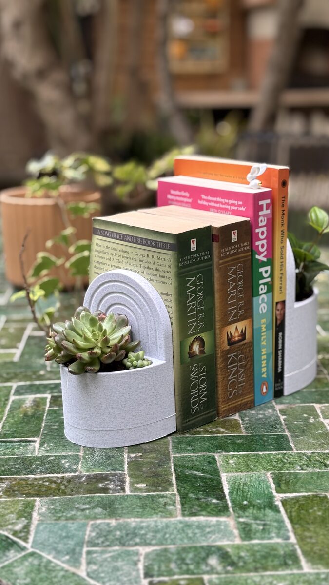 Bookend Planter With Water Reservoir