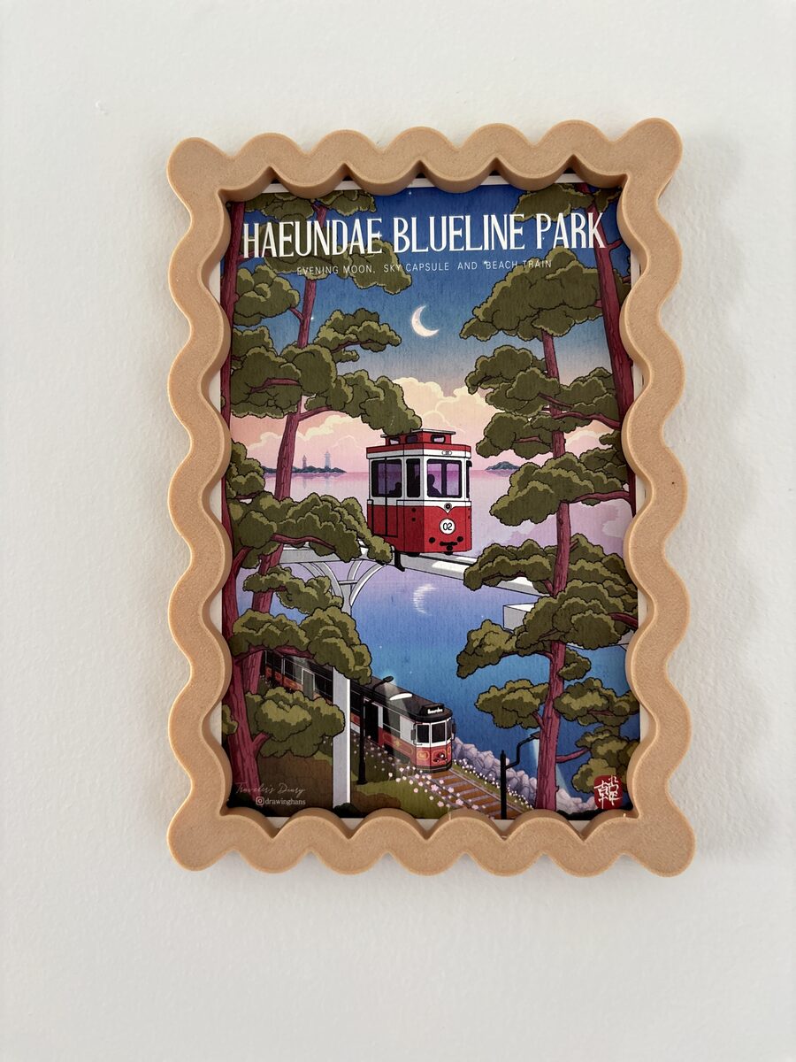 Snaplet | A Support-free Frame For A6 & 4x6” Postcards