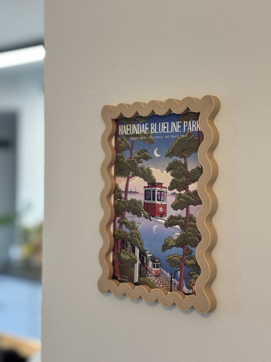Snaplet | A Support-free Frame For A6 & 4x6” Postcards