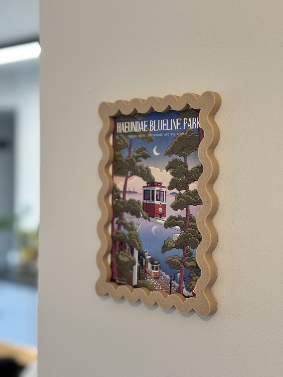 Snaplet | A Support-free Frame For A6 & 4x6” Postcards
