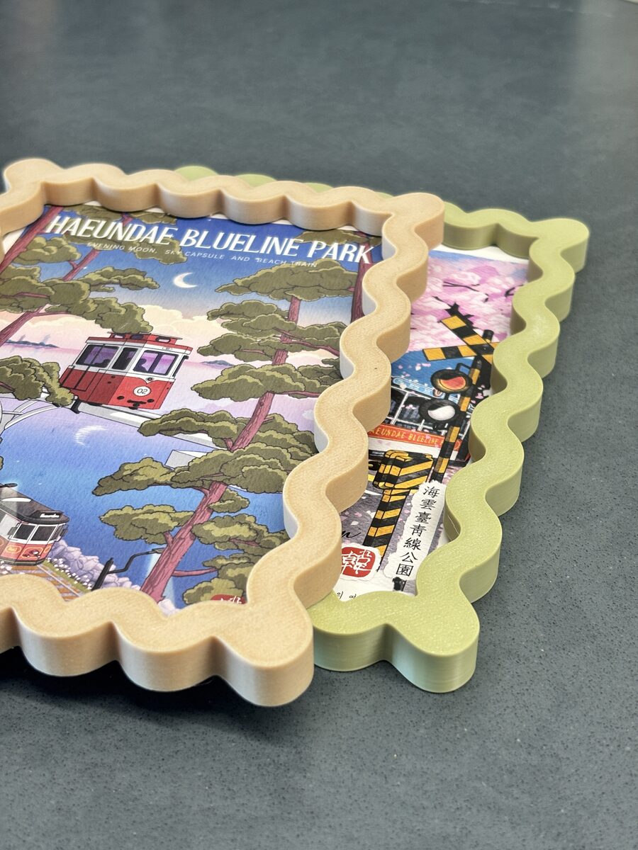 Snaplet | A Support-free Frame For A6 & 4x6” Postcards