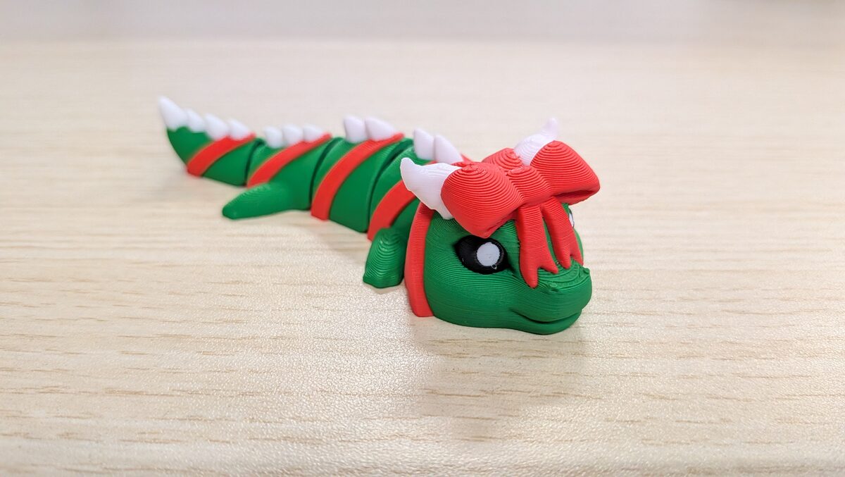 Gift Dragon - Articulated Keychain Figure