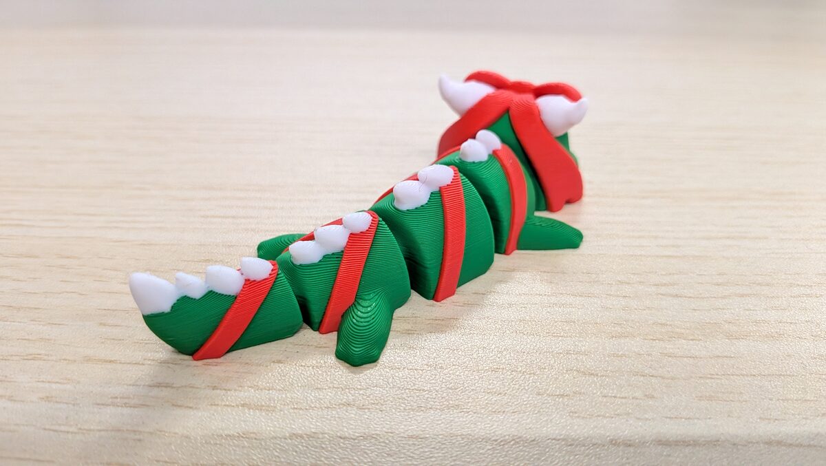 Gift Dragon - Articulated Keychain Figure