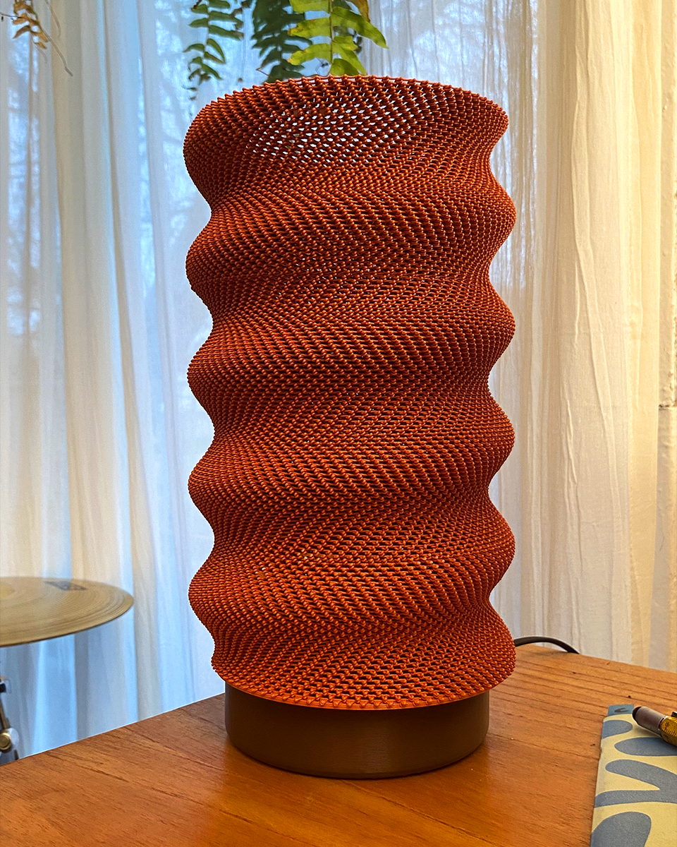 Springy Adaptive Lampshade